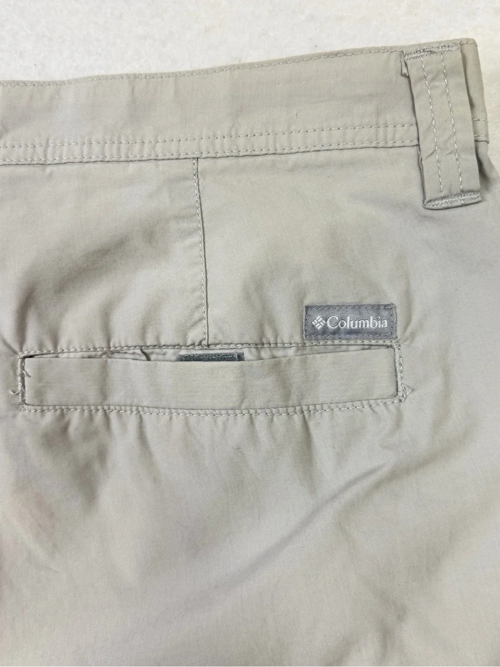 Columbia Men’s Hiking Shorts Size 34x8 Beige Khaki 100% Cotton Lightweight